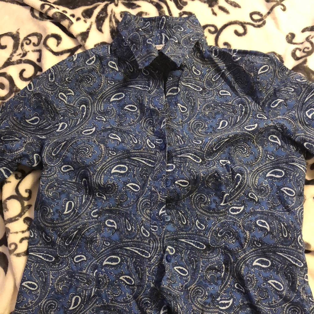 Blue button up t-shit great for professional style